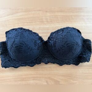Black Lace Strapless Underwire Bra with Molded Cups